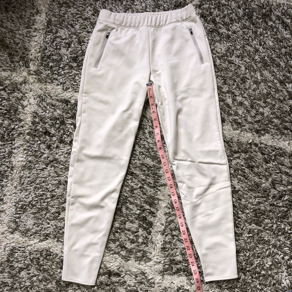 Uniqlo Joggers - Picture 5 of 12